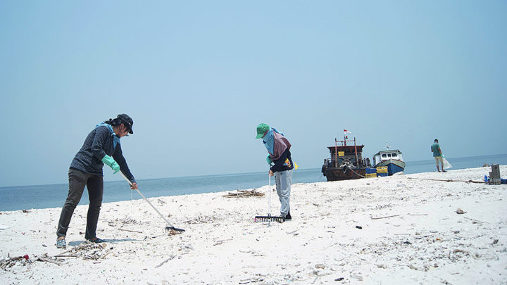 SAMPAH PLASTIK DI LAUT BALI MENJADI MASALAH NASIONAL